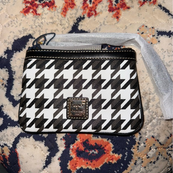 Dooney & Bourke Handbags - Dooney & Bourke Houndstooth Pattern Wristlet